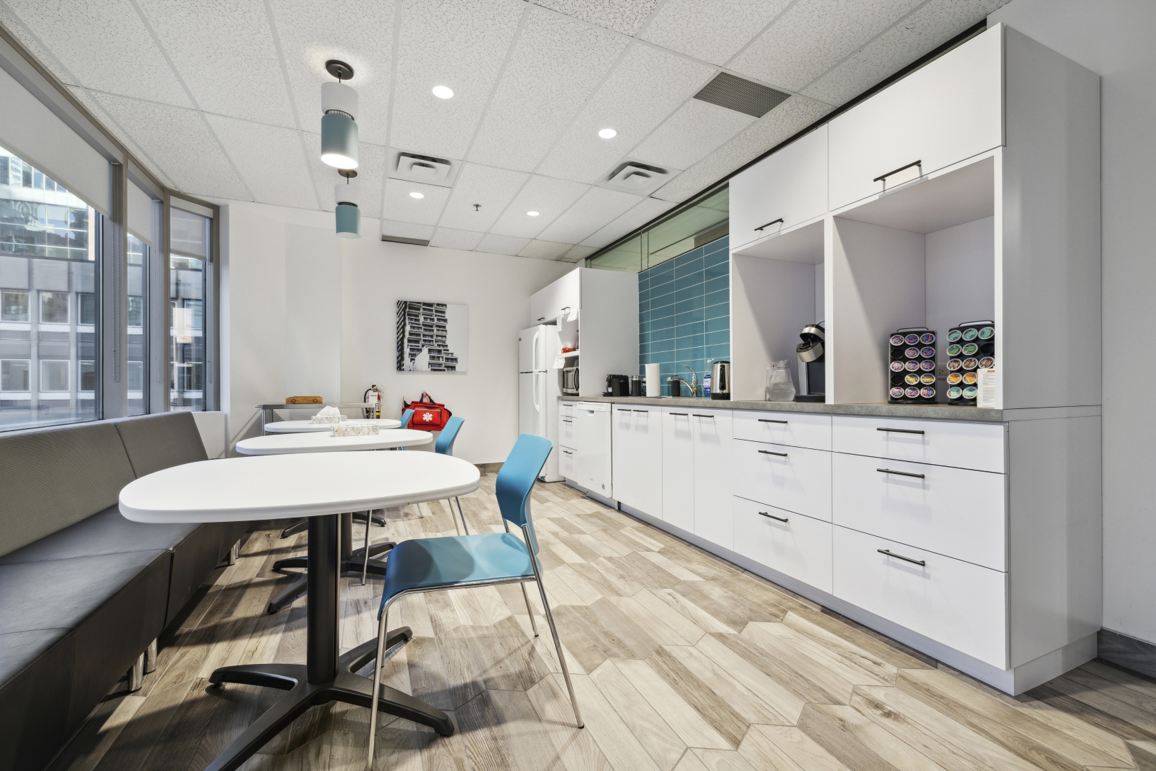 20 Adelaide St suite 900 kitchen and dining area