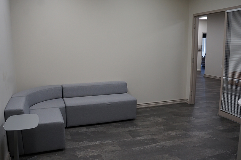 500 Parkdale Avenue N sofa in the corner 