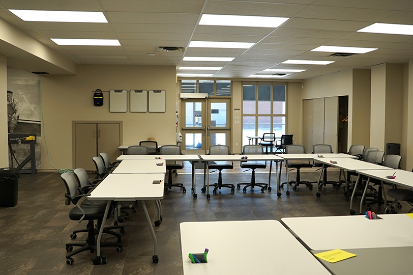 500 Parkdale Avenue N conferences space with lots of desks and chairs