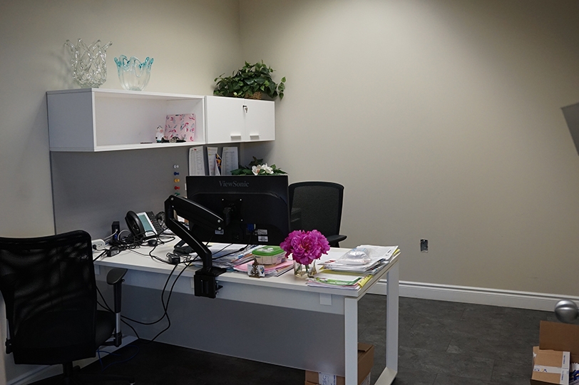 500 Parkdale Avenue N private office room