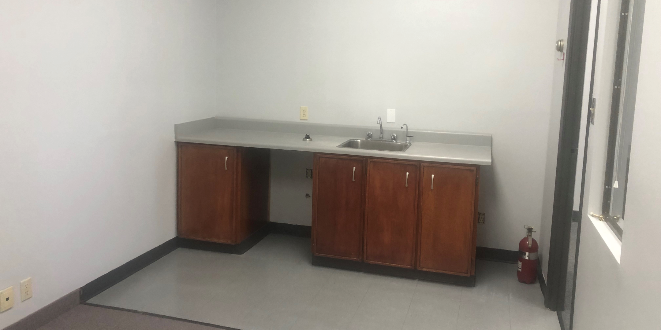500 Alden Road Kitchenette