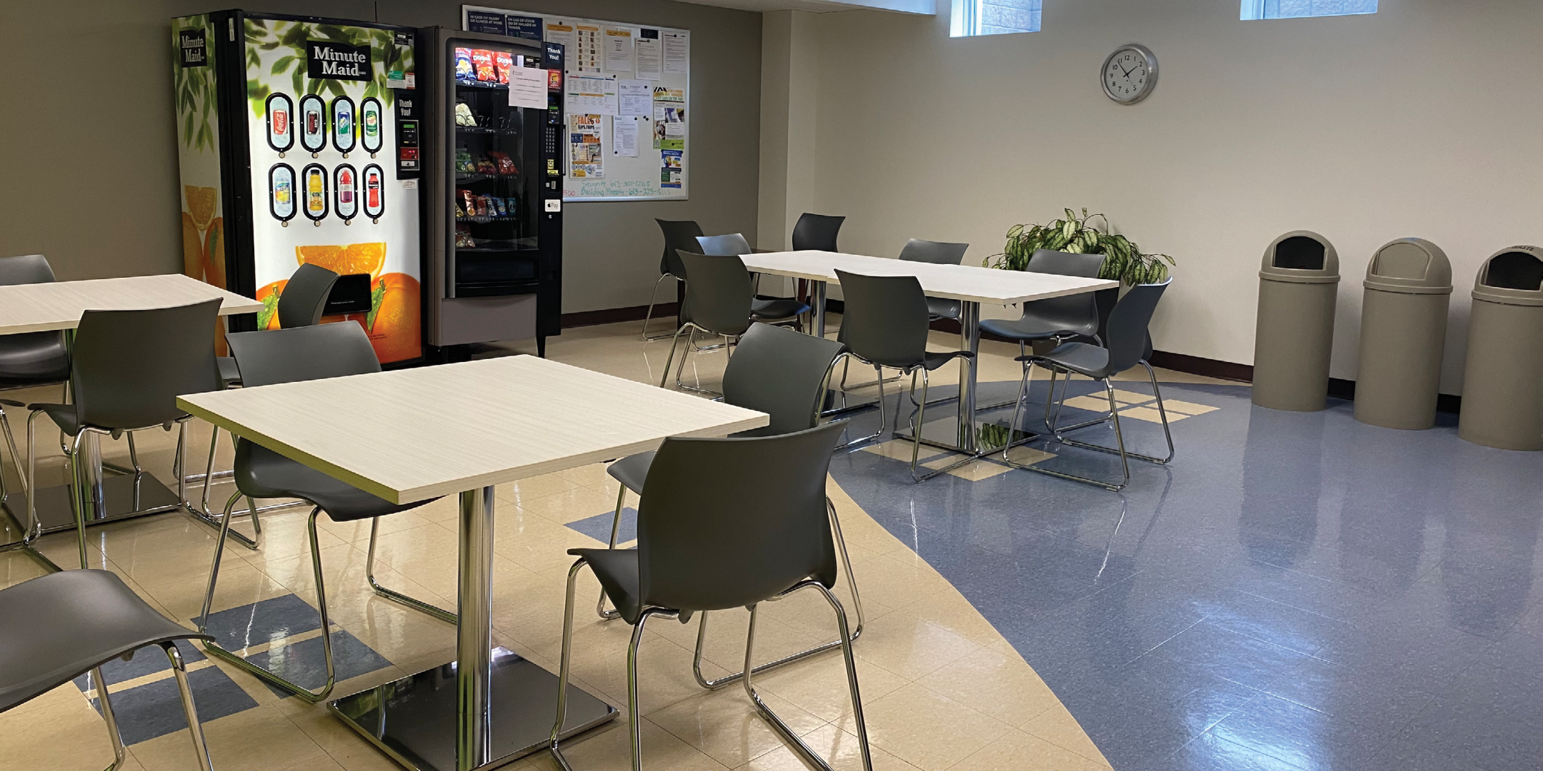 7 Echo Drive kitchen with tables