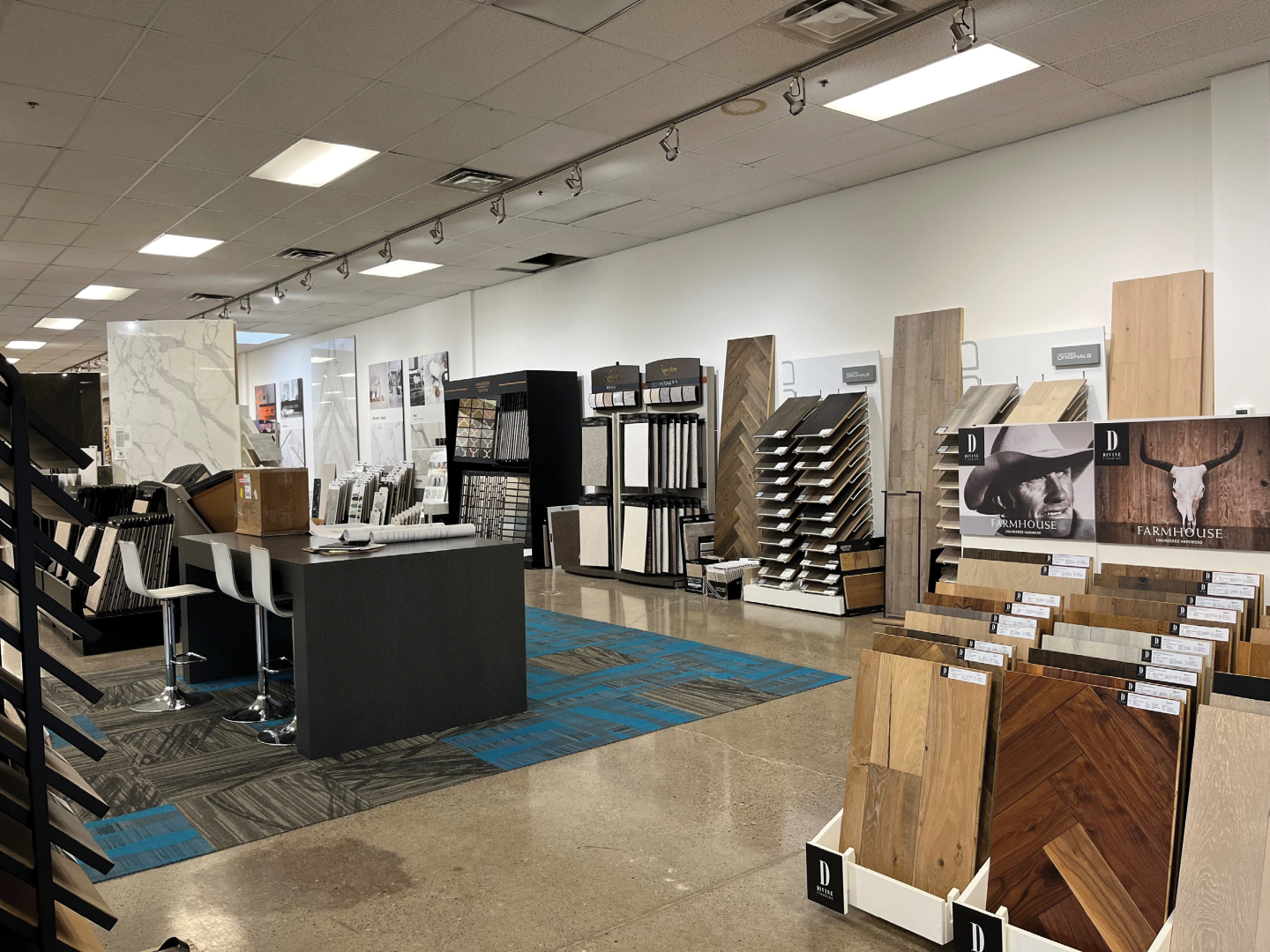 1983 Leslie Street showroom with plenty of space 
