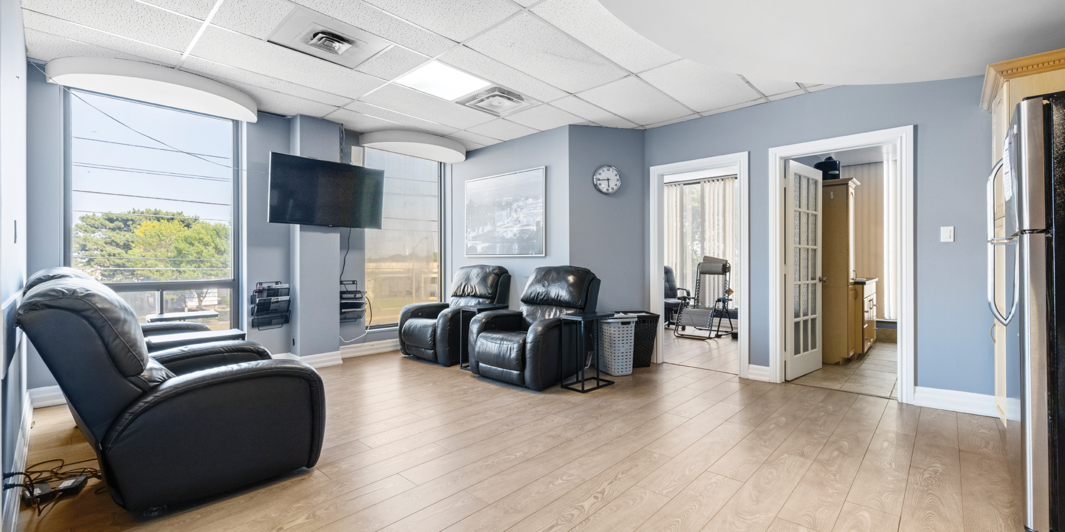 230 Browns Line Living Room Area with chairs and TV