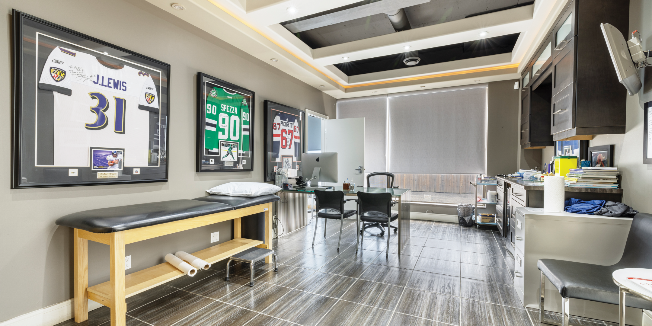 230 Browns Line Patient Room with desk and chairs