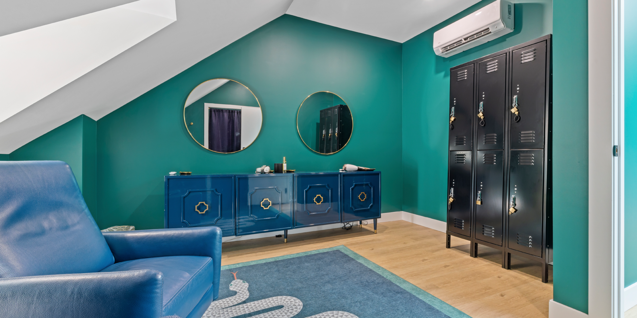 110 Scollard Street - Upstairs Locker Room 2