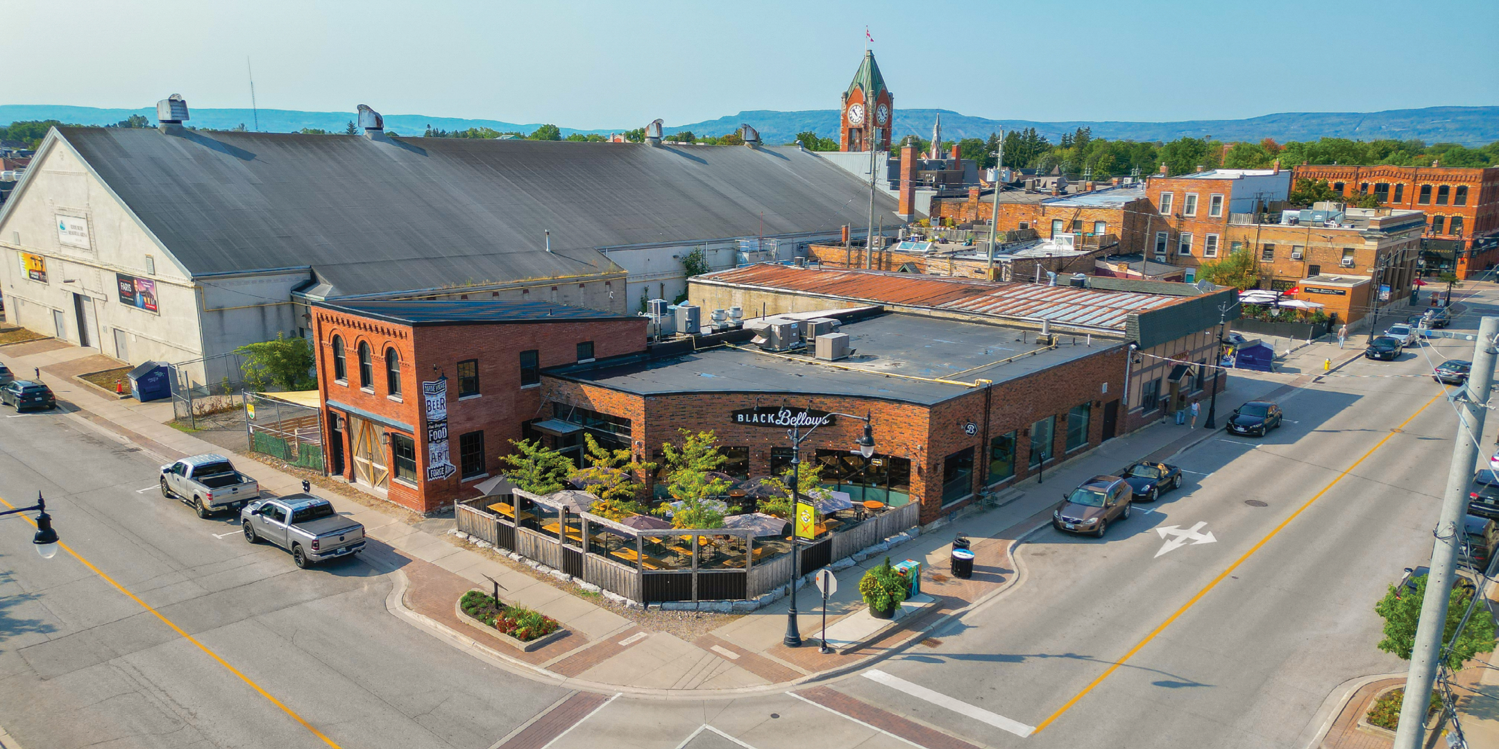 40 Simcoe Pub exterior showing the patio