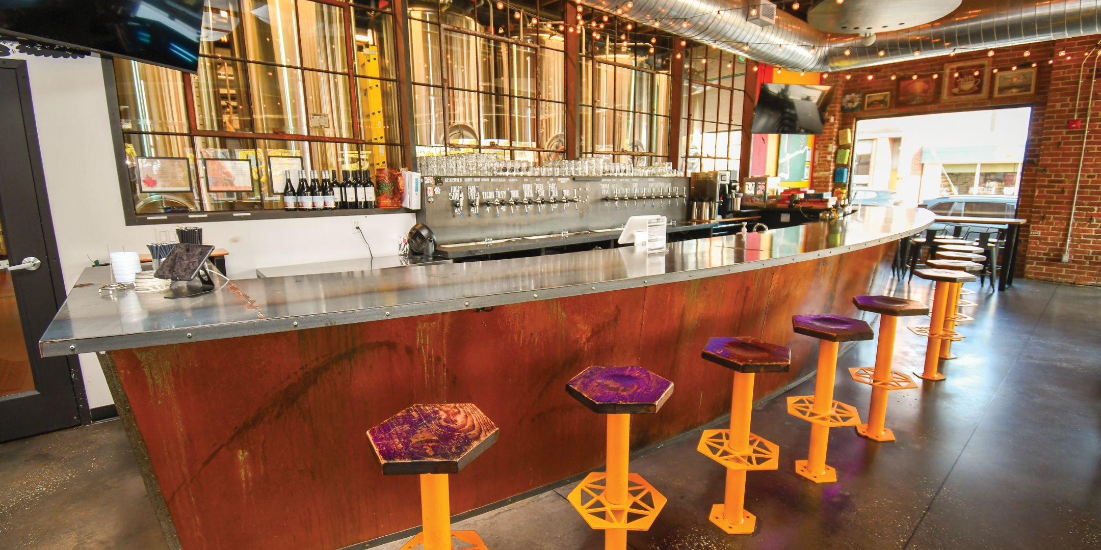 40 Simcoe indoor bar