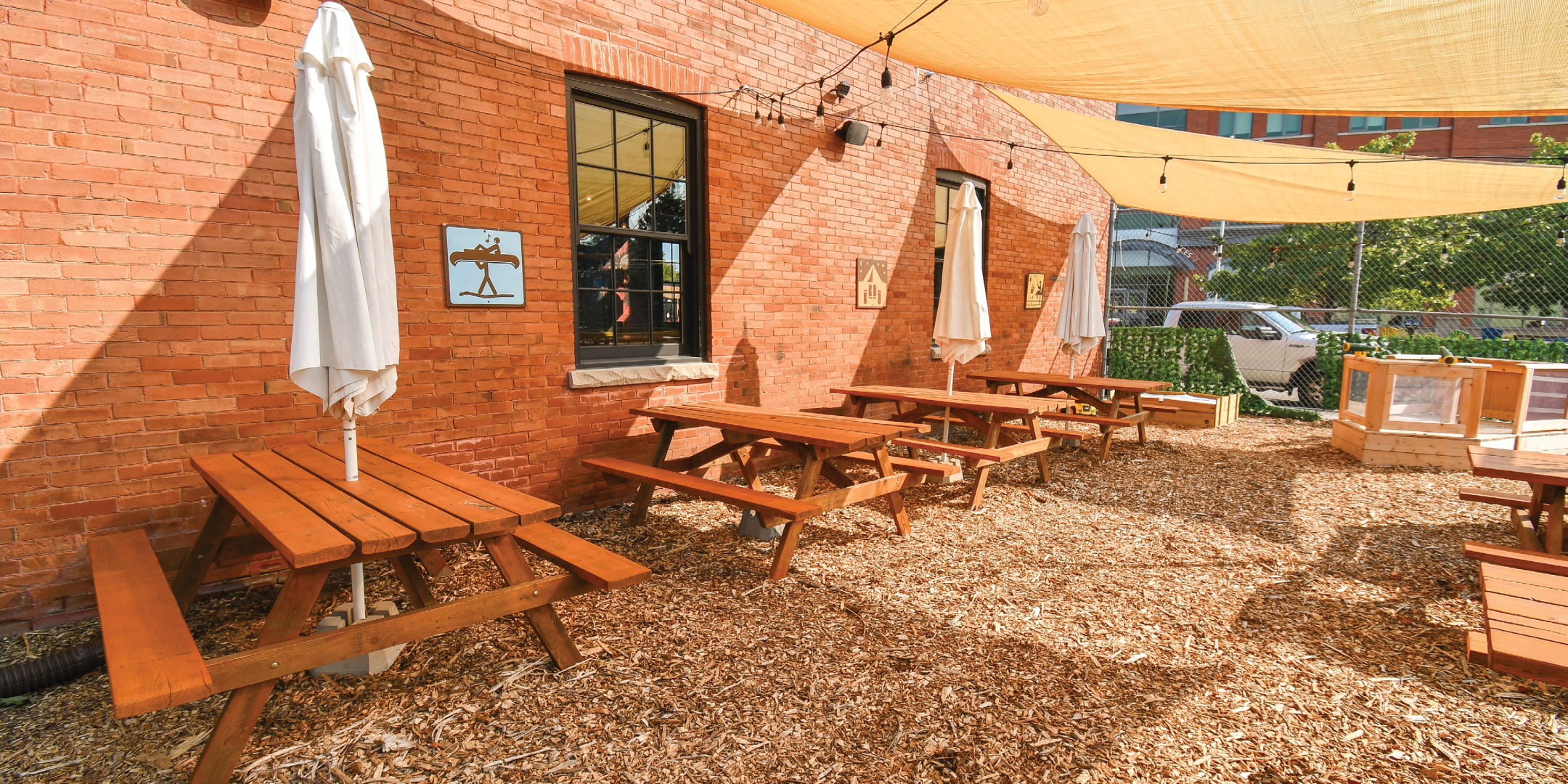 40 Simcoe outdoor seating area
