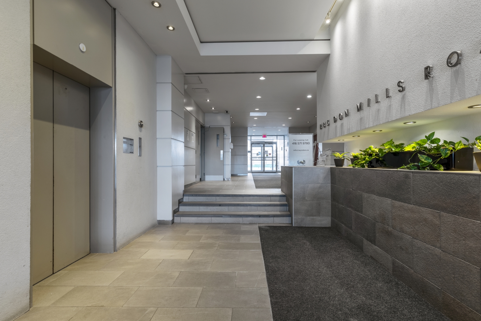 885 Don Mills Rioad Main Floor entrance & lobby with elevator 
