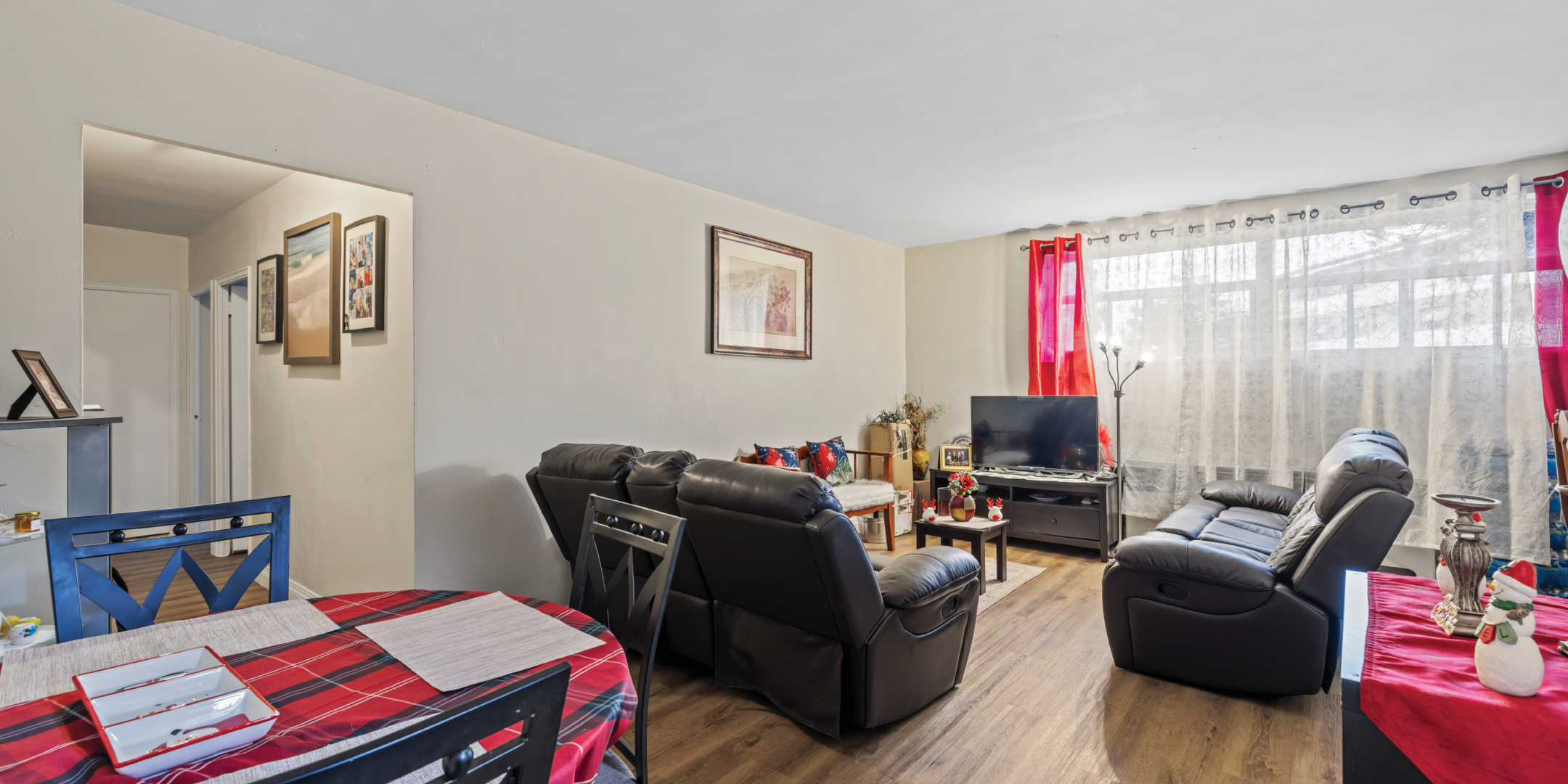 14 Torbolton living room with sofa and TV