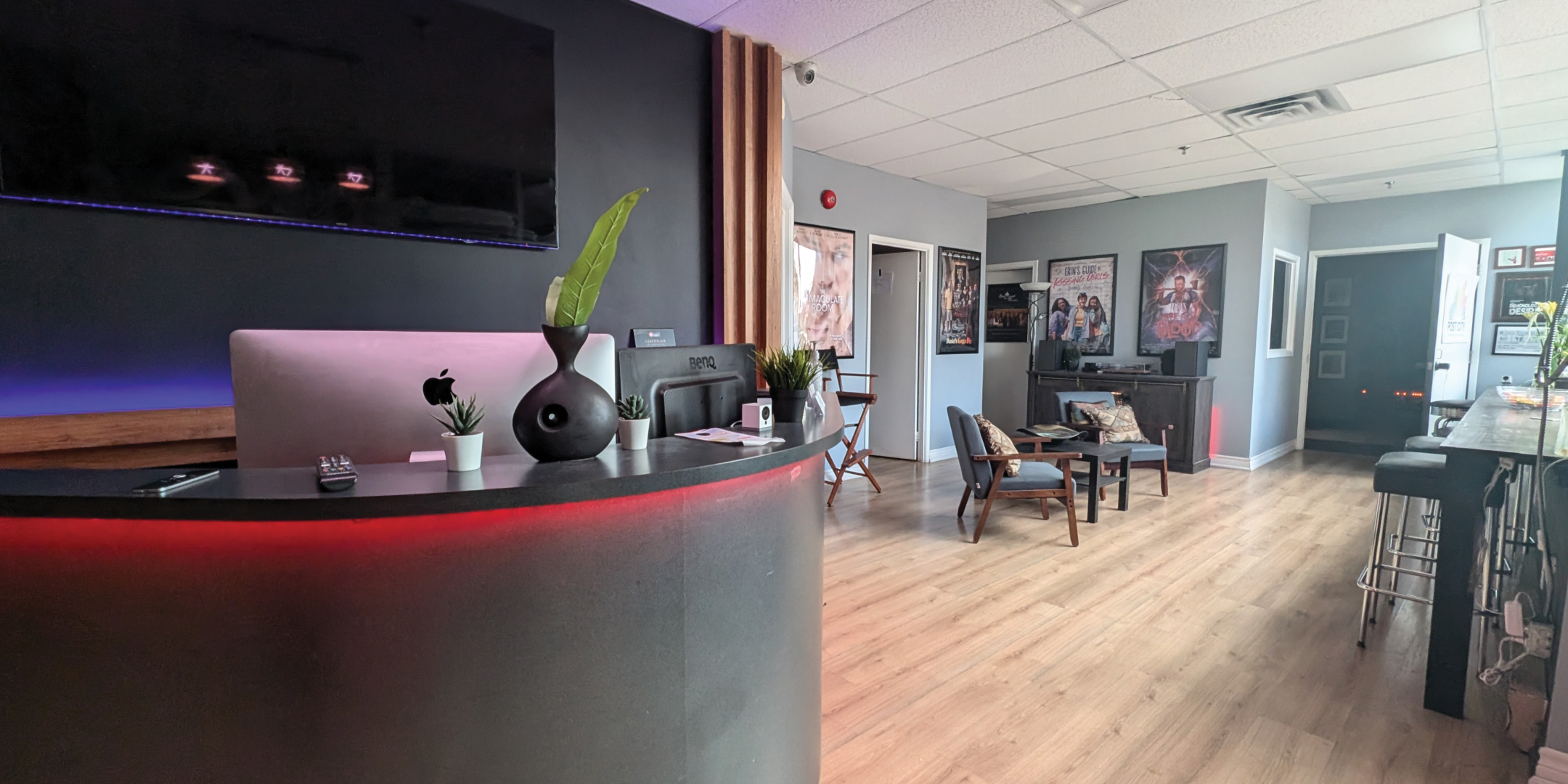 793 Pharmacy Avenue Lounge Area with desk and chairs