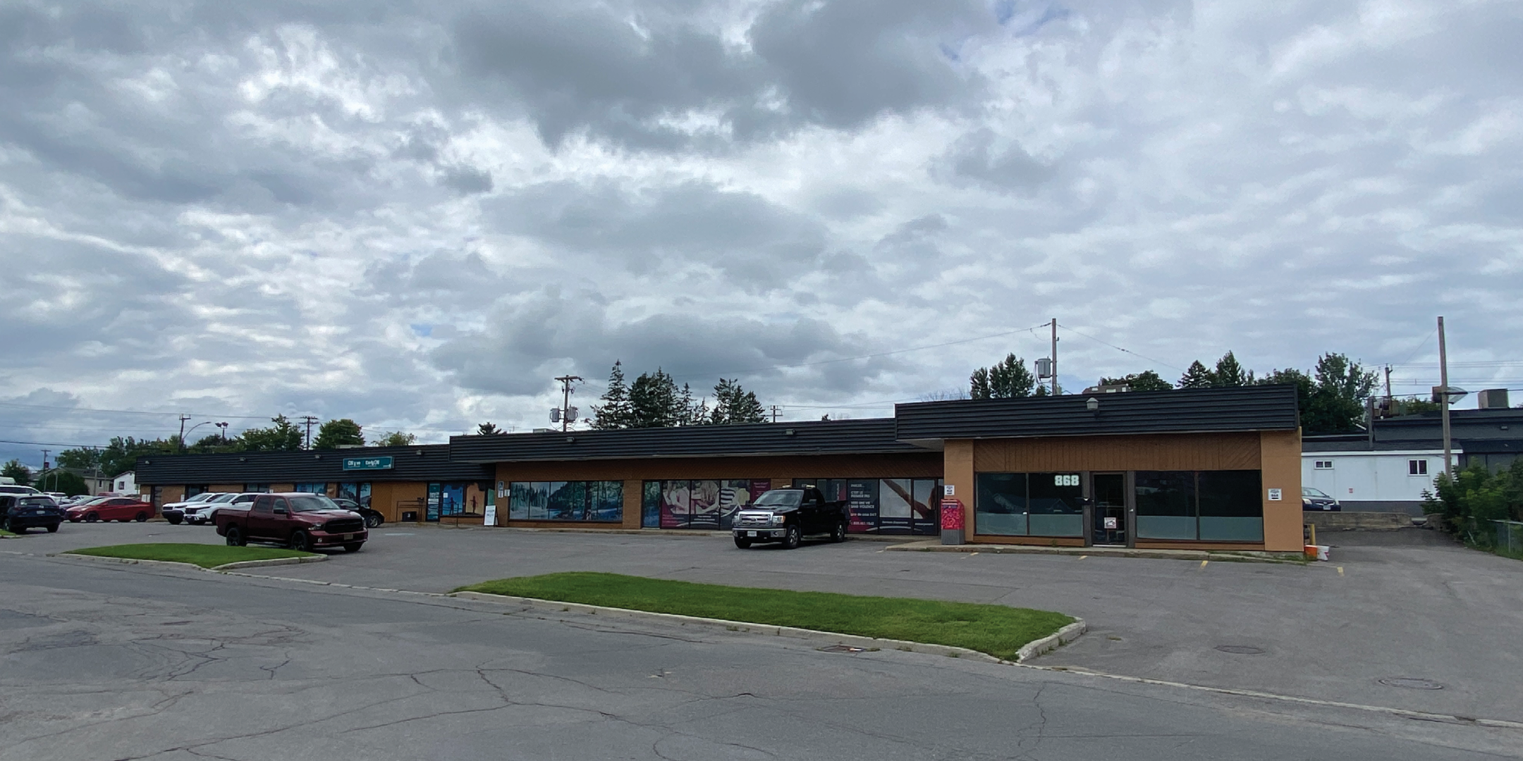 868-880 James Street Retail Plaza