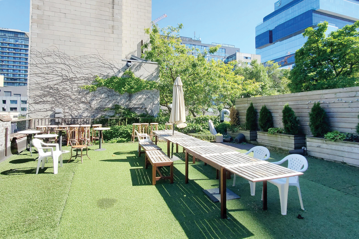 571 Adelaide Street E patio with furniture 