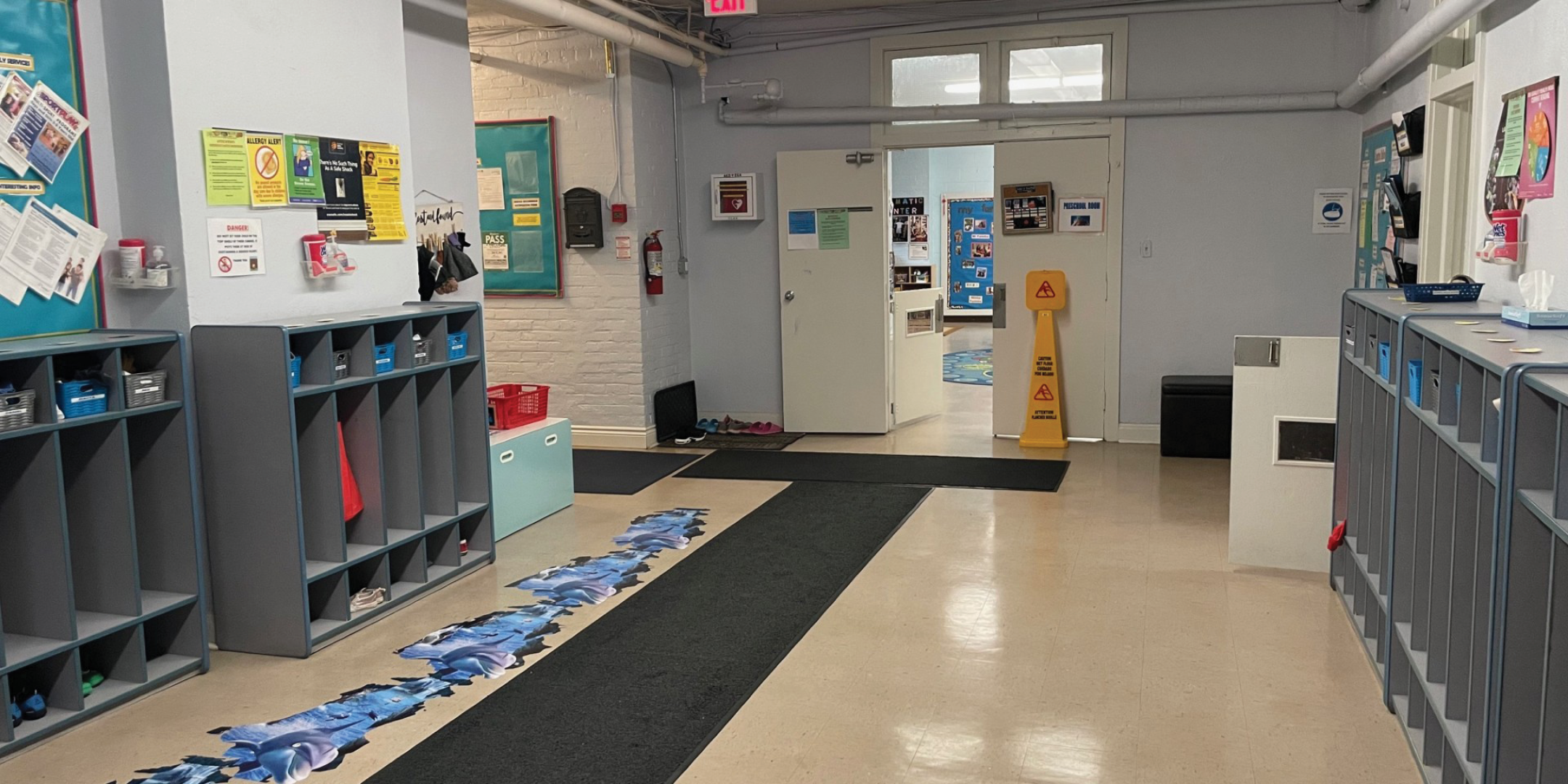 611 St. Clair Avenue W interior view of the hallway with carpet