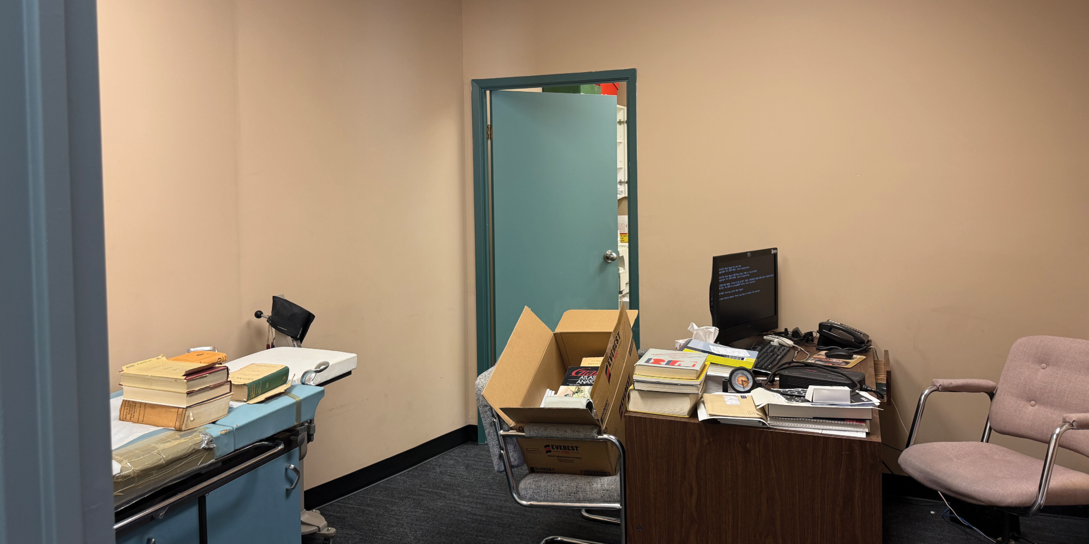 1939 Kennedy Road Office Area with desk