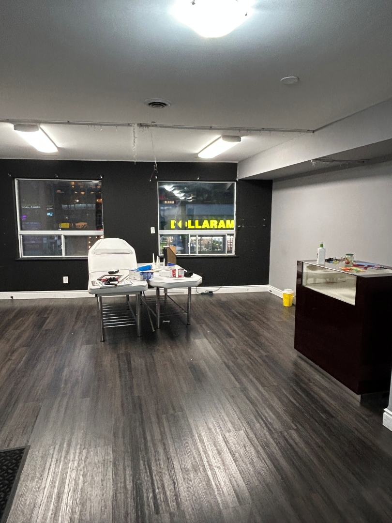 2350 Yonge Street room with two big windows with street view