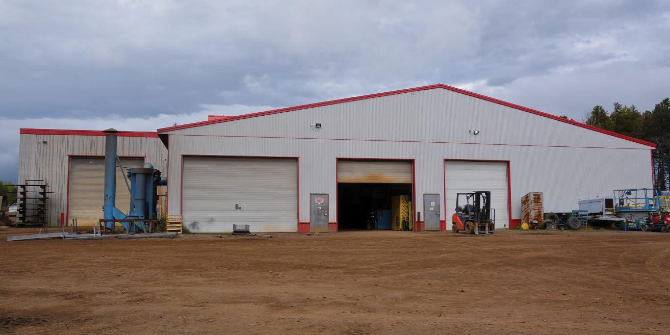 38 Haniak Road Building Exterior Drive In Doors
