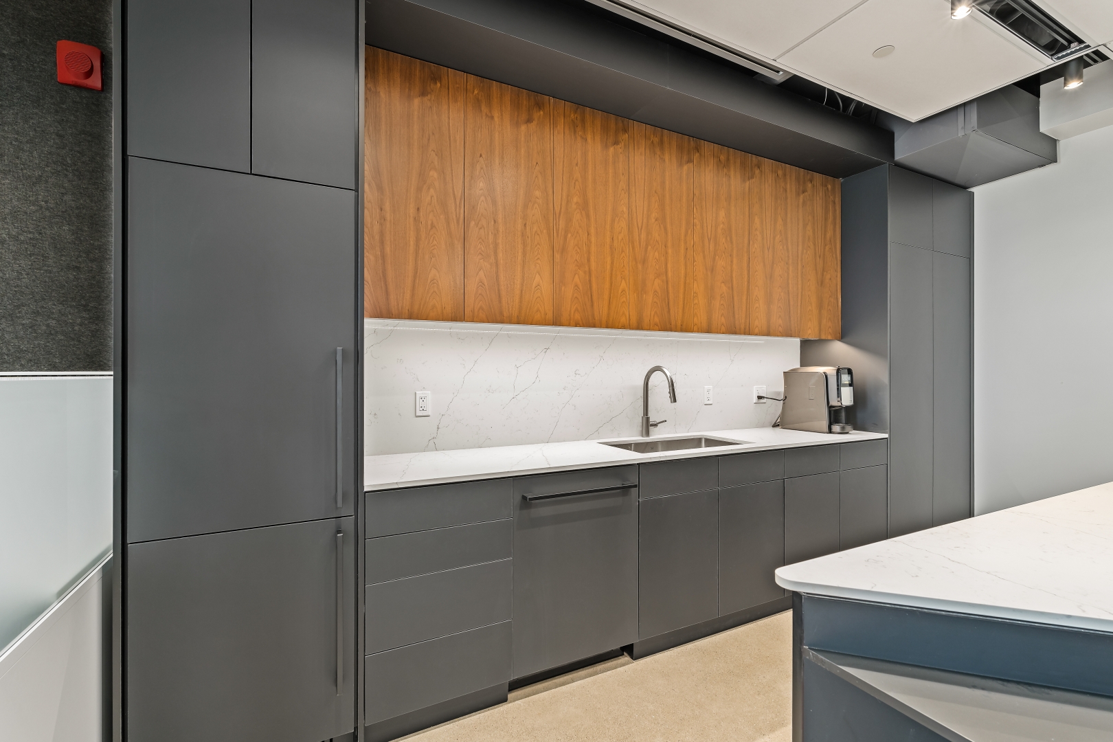 7685 Hurontario Street Kitchen Sink