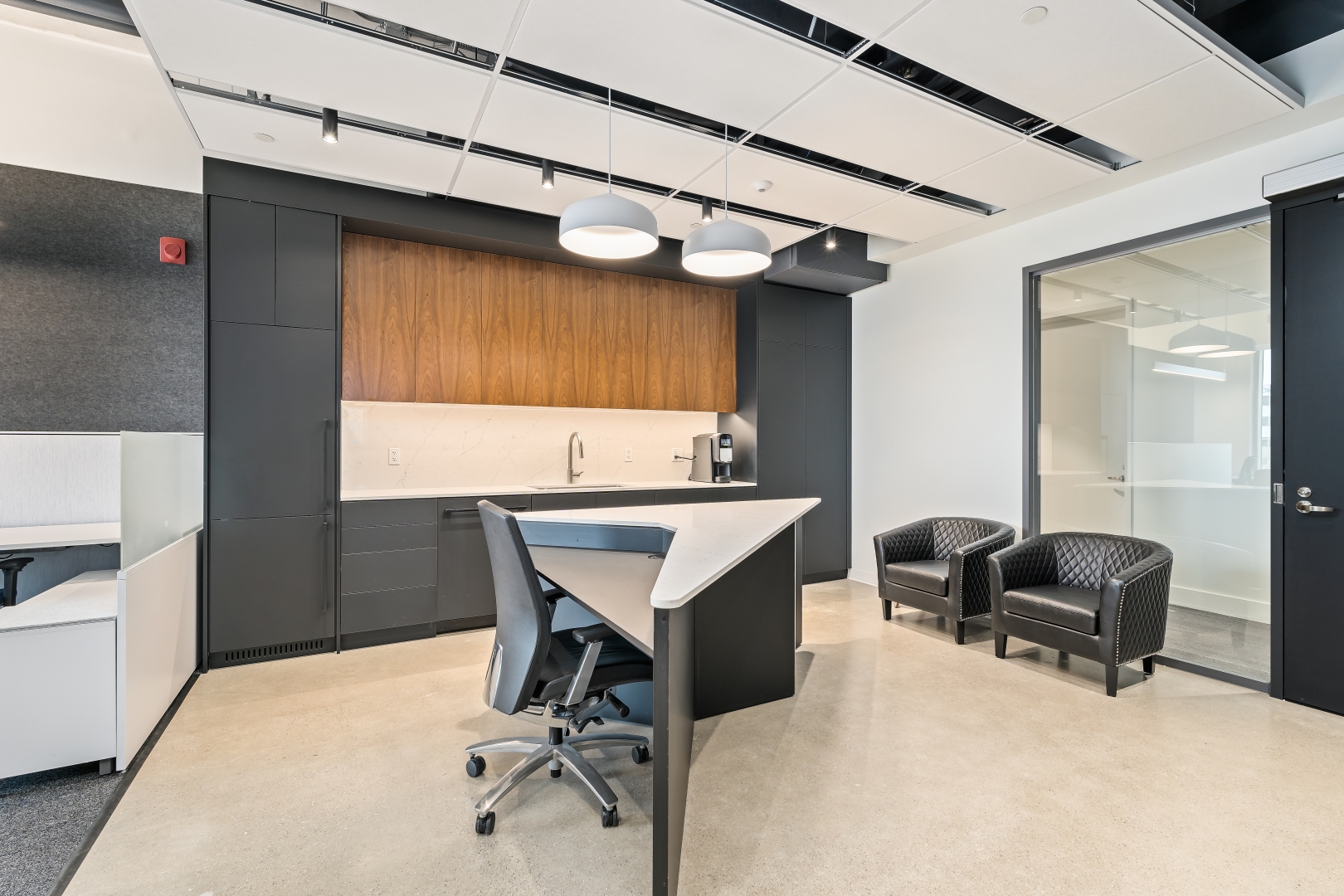7685 Hurontario Street Entrance with Kitchen Sink