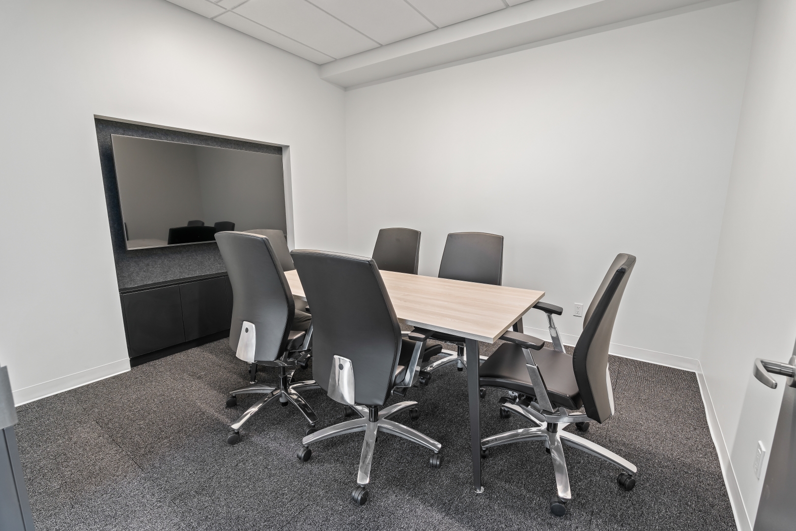 7685 Hurontario Street Office/Meeting Room