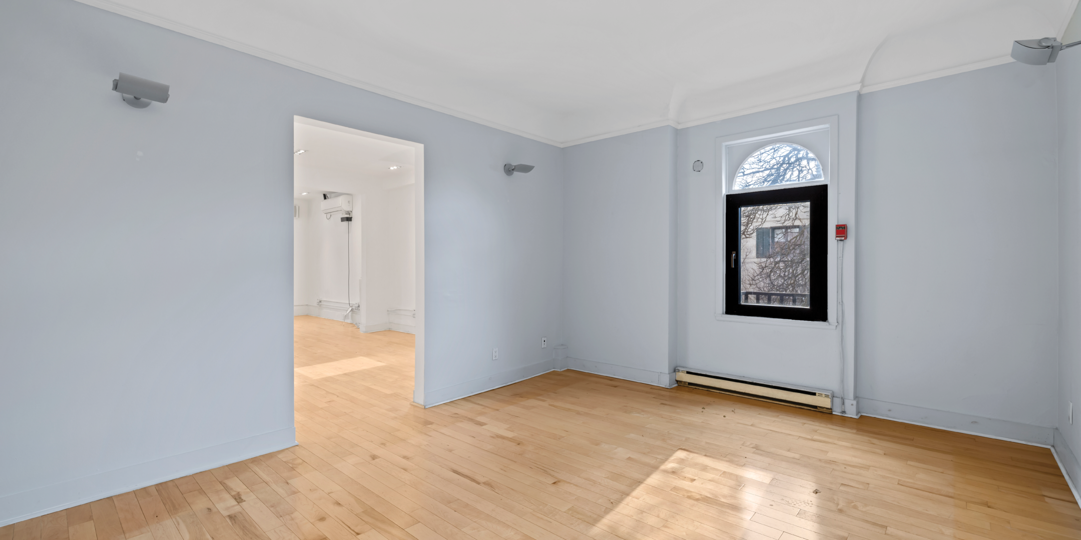 1058 Yonge interior vacant space with lots of natural lights