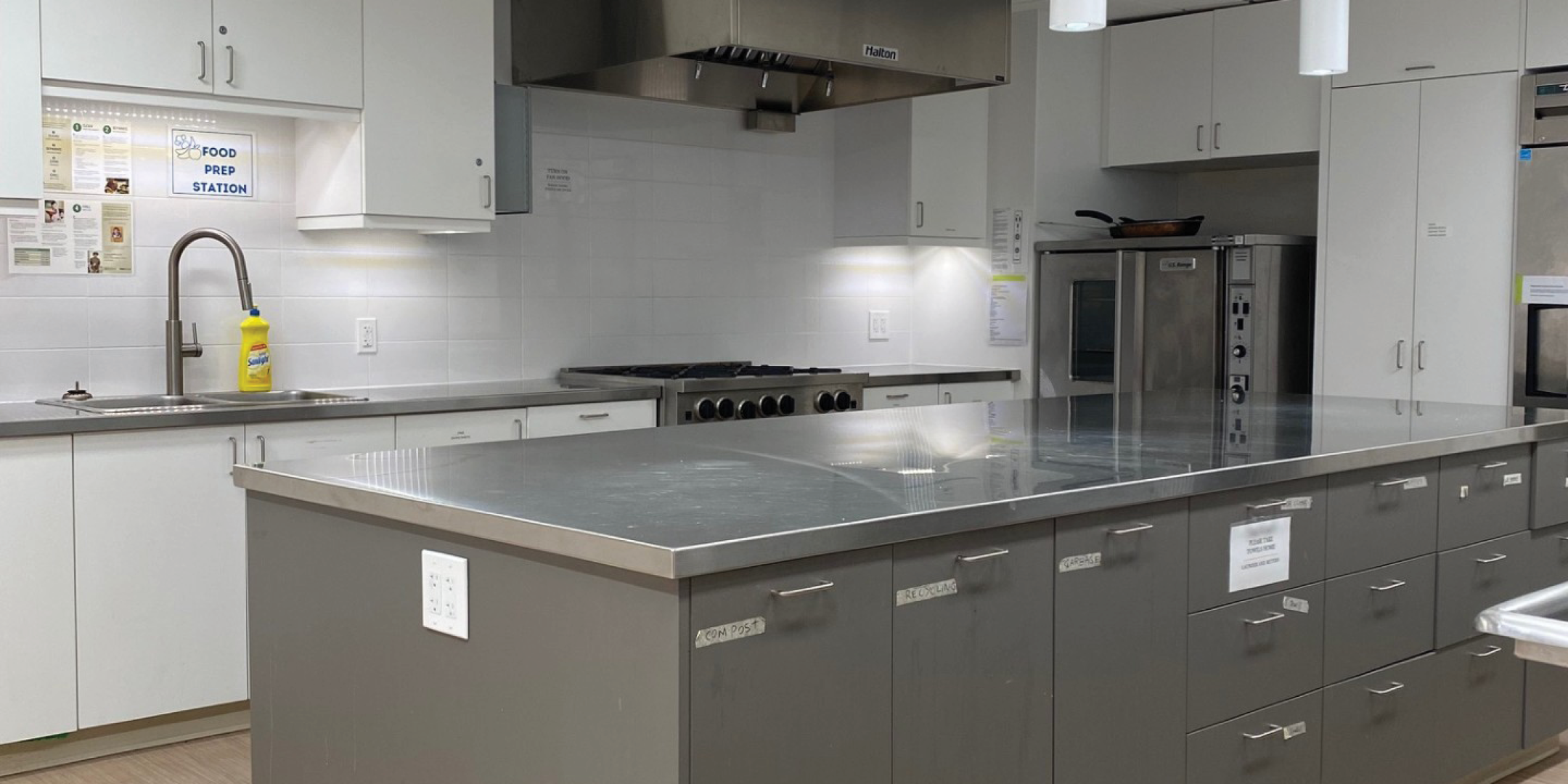 2423 Queen Street E - Gallery - Kitchen