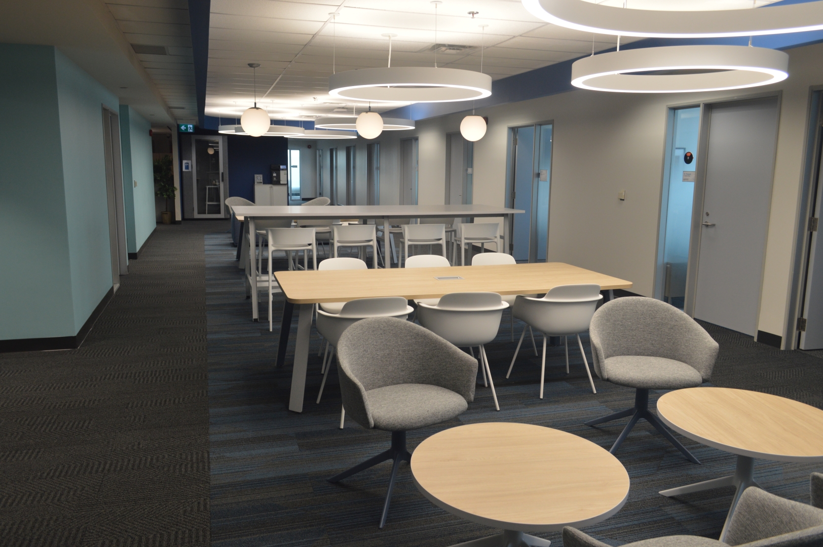 4342 Queen Street office space with desks and chairs