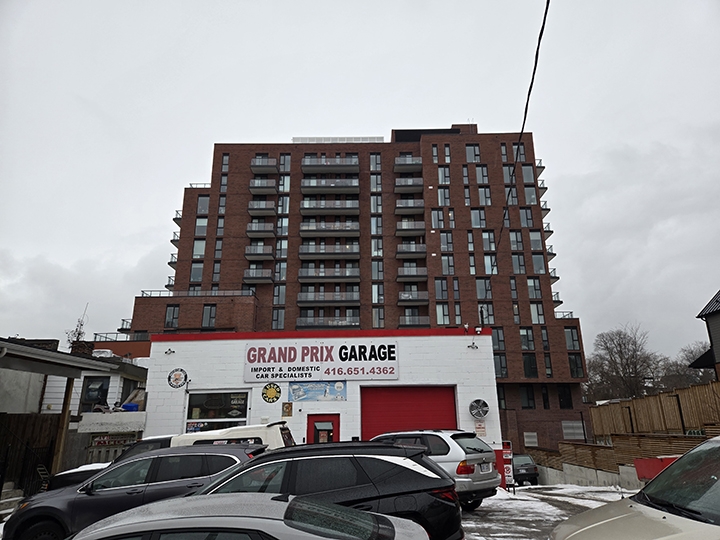 888 St Clair Avenue W - 06