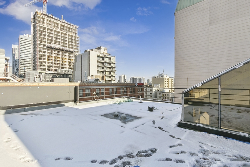 101 Richmond St E rooftop view with snow-covered flat surface
