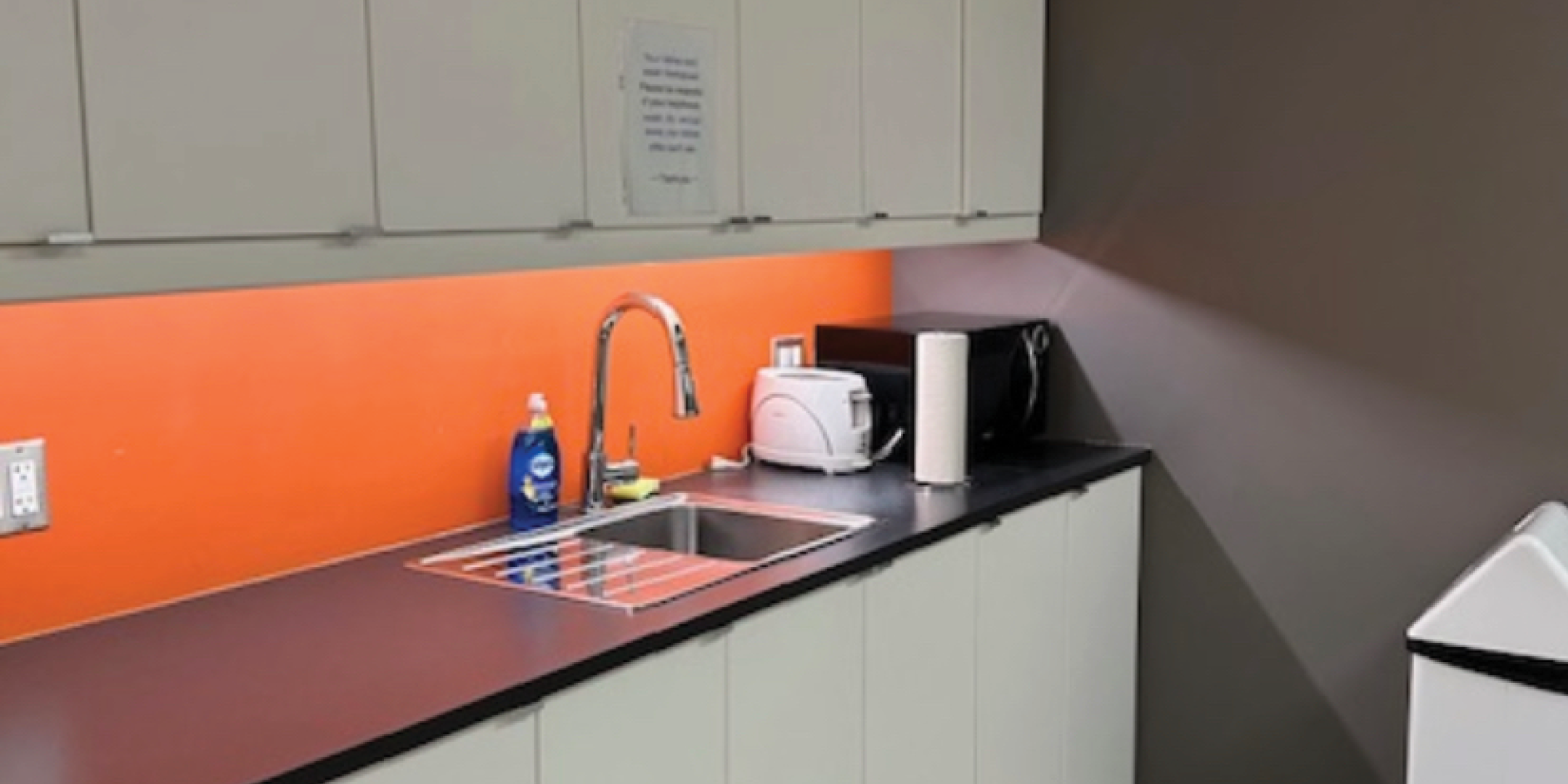 Kitchen area with sink 