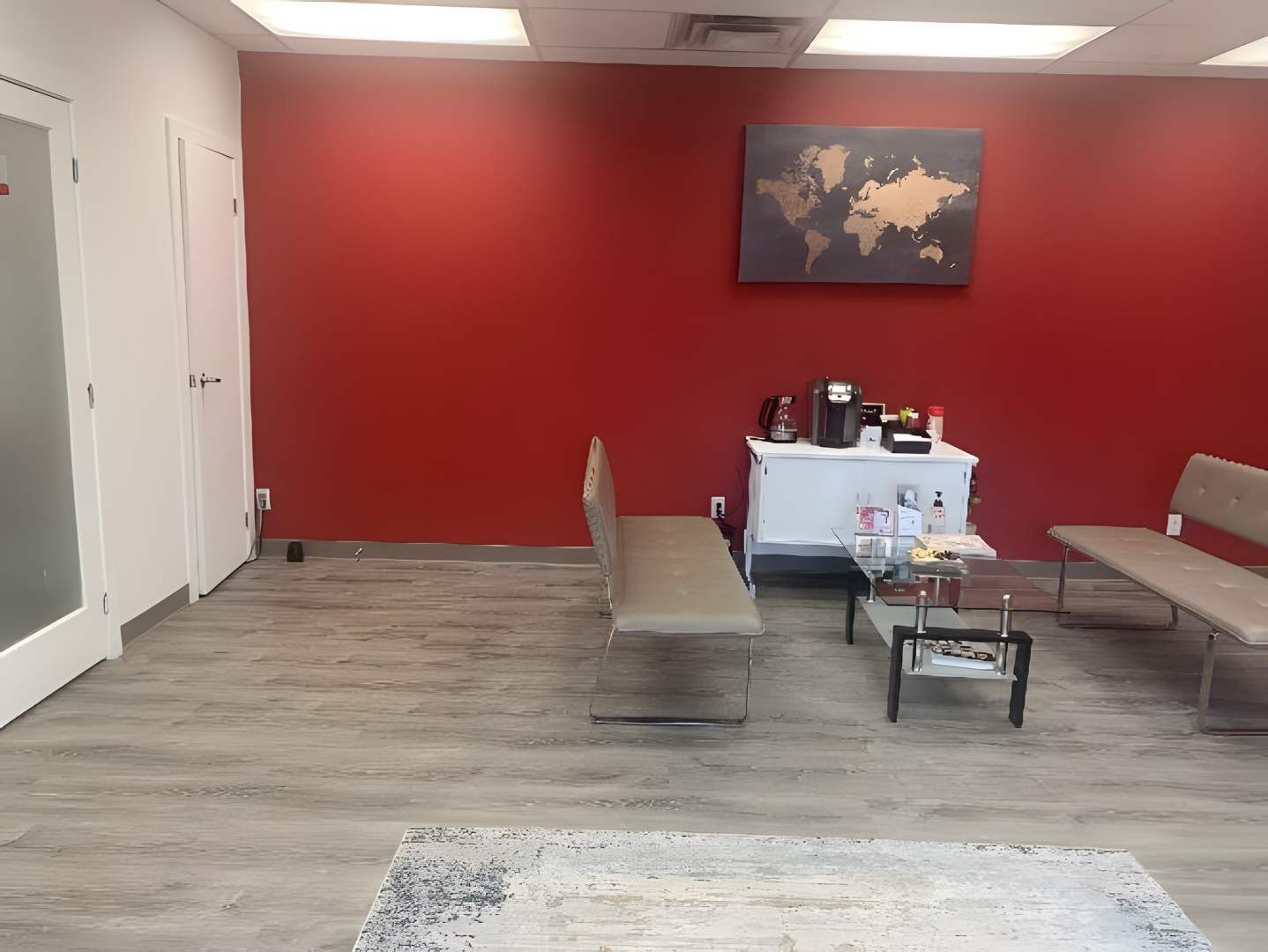 10132 Yonge Street reception area with desks and sofas