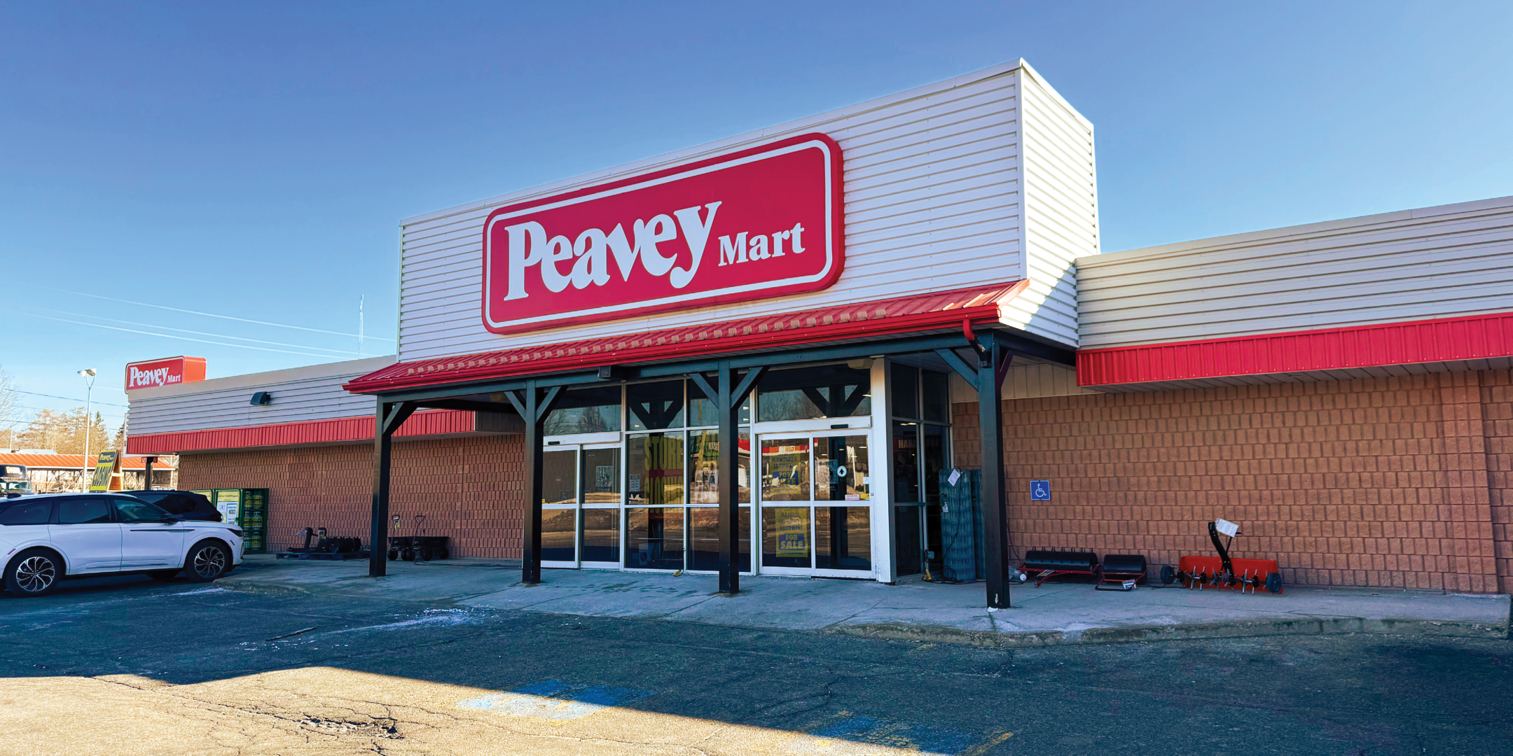 121 Concession Street E Investment/Retail Building Peavey Mart