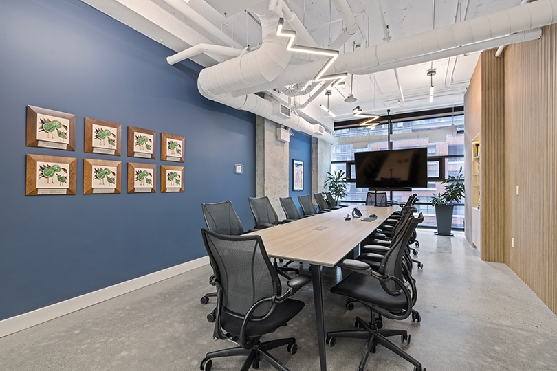 32 Lisgar meeting room with blue painted wall