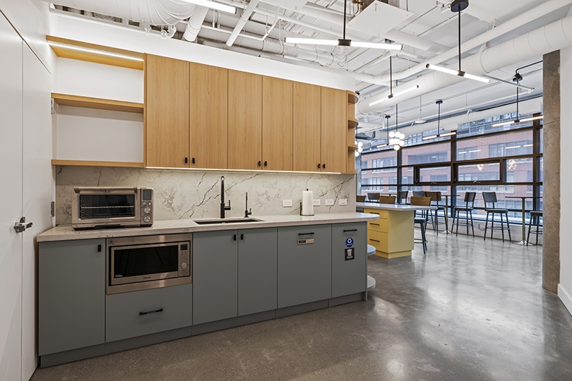 32 Lisgar kitchen with big window