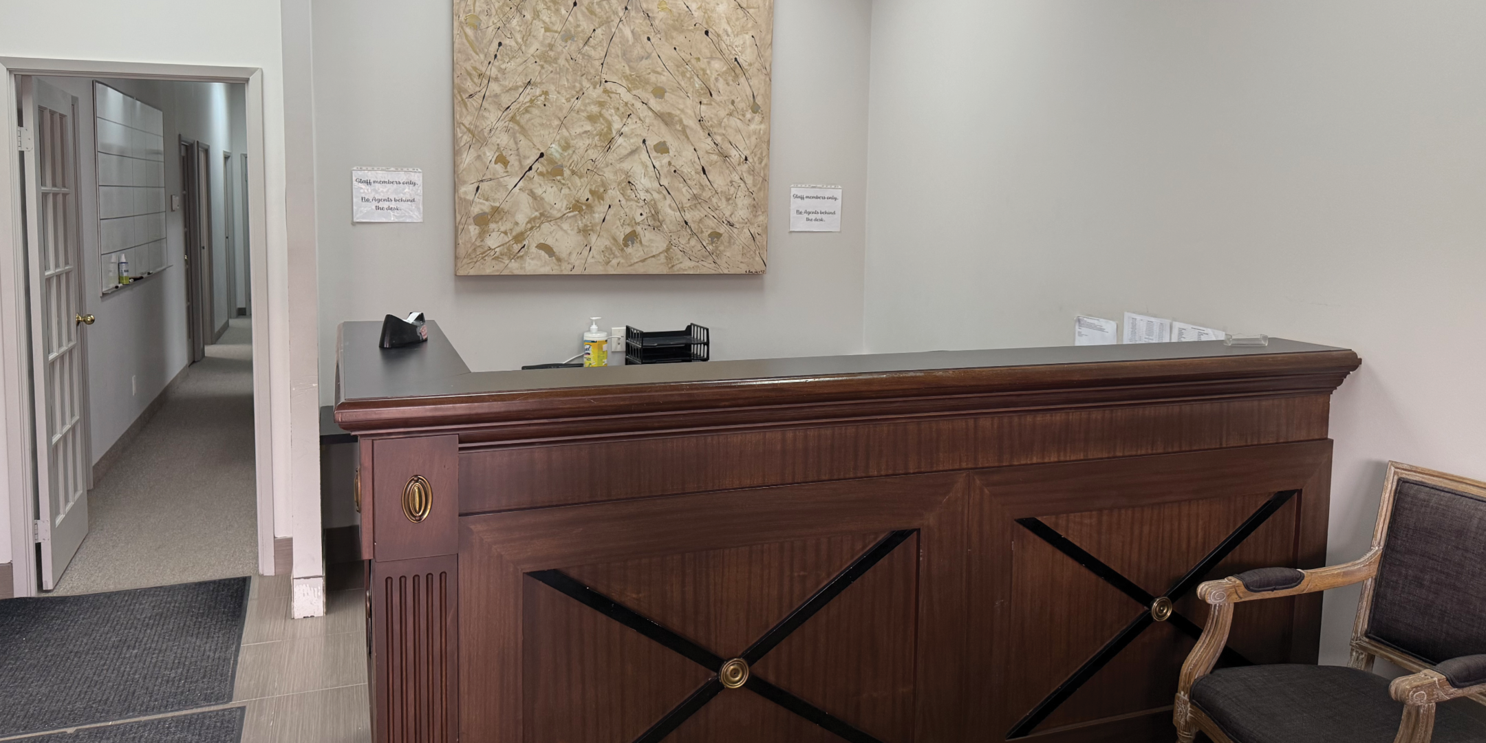 370 Steeles Avenue W Front Reception Desk