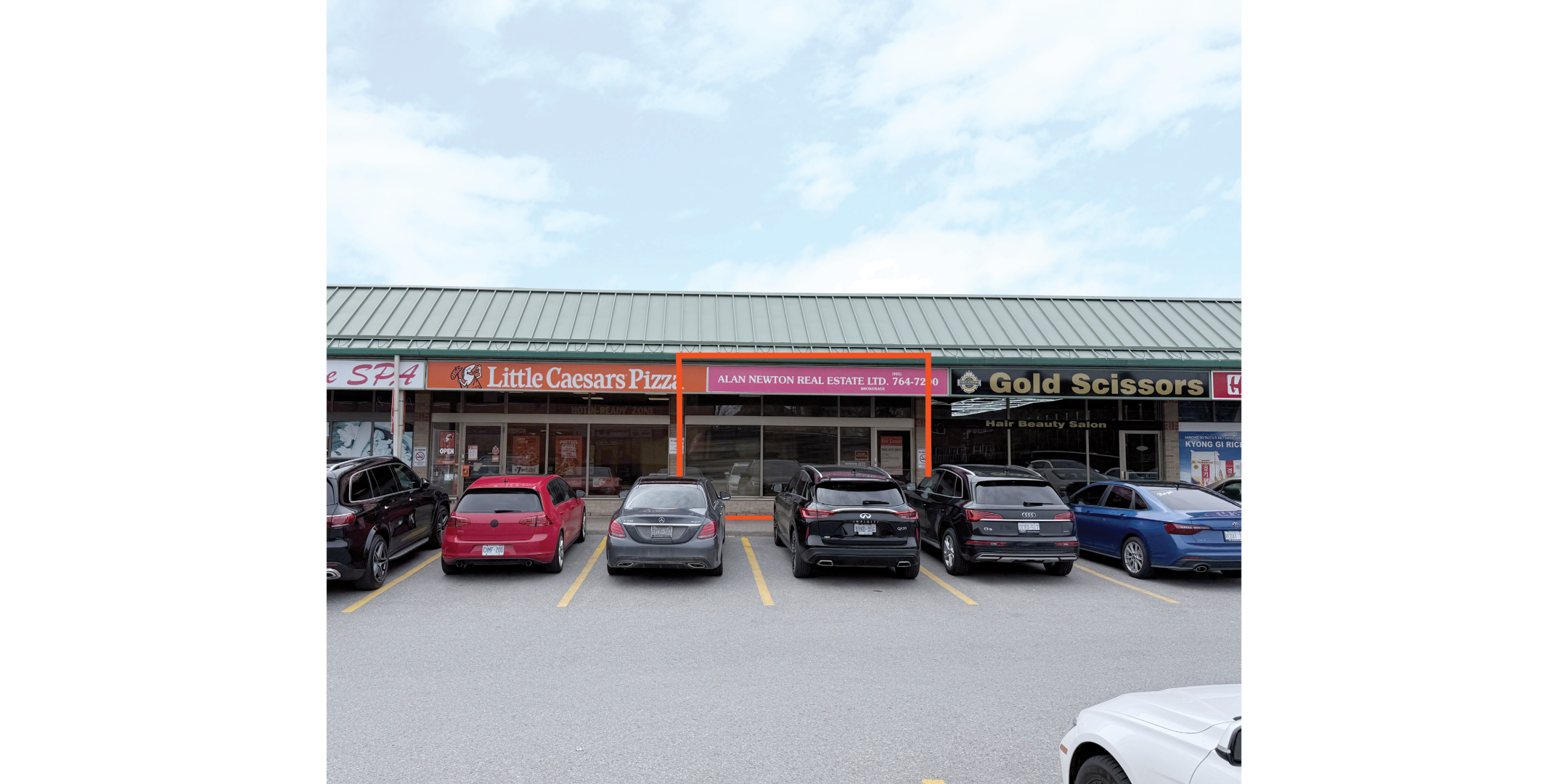 370 Steeles Avenue W Unit 103 Outlined on plaza