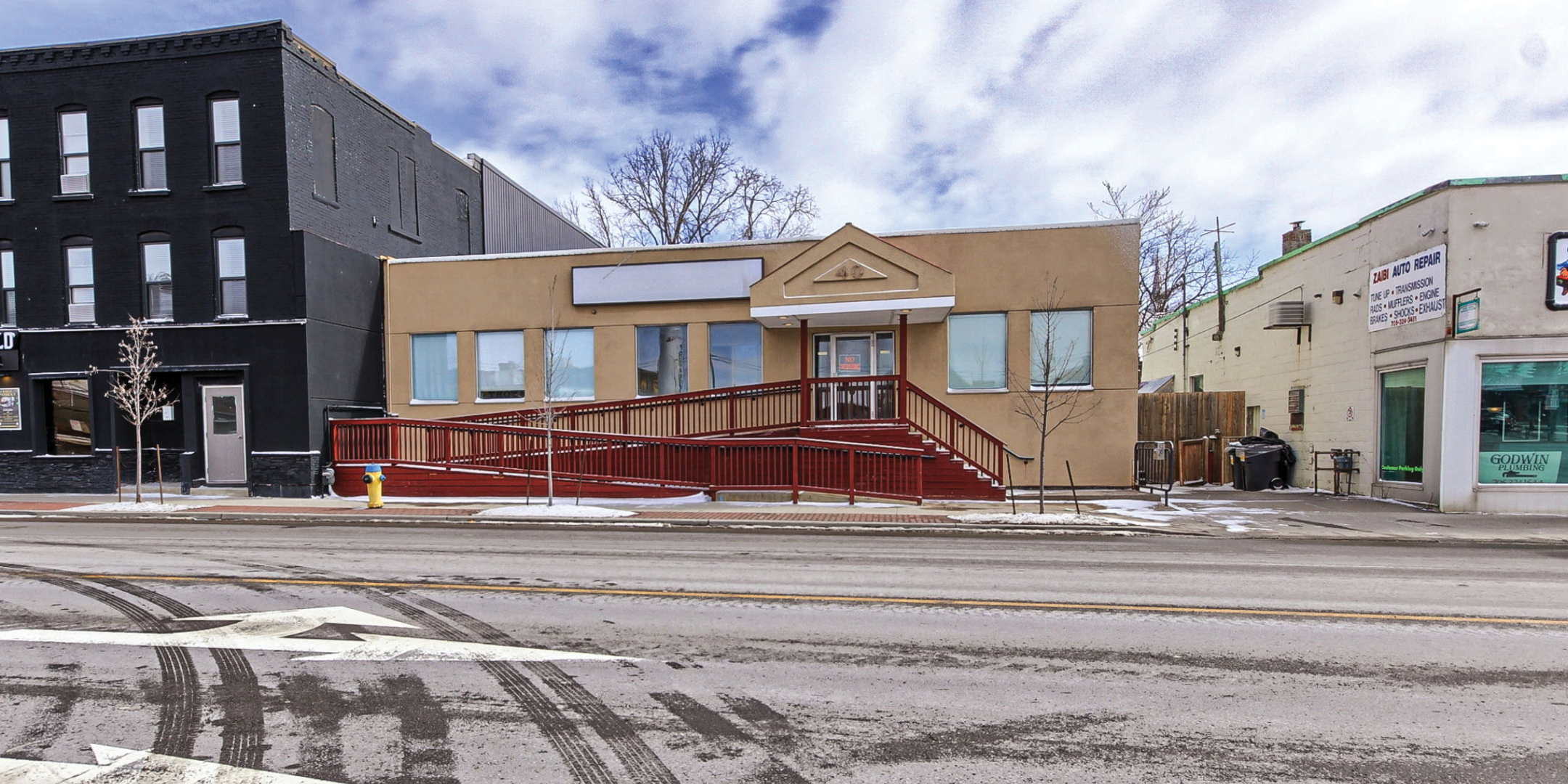 40 Lindsay Street S Retail/Office Building