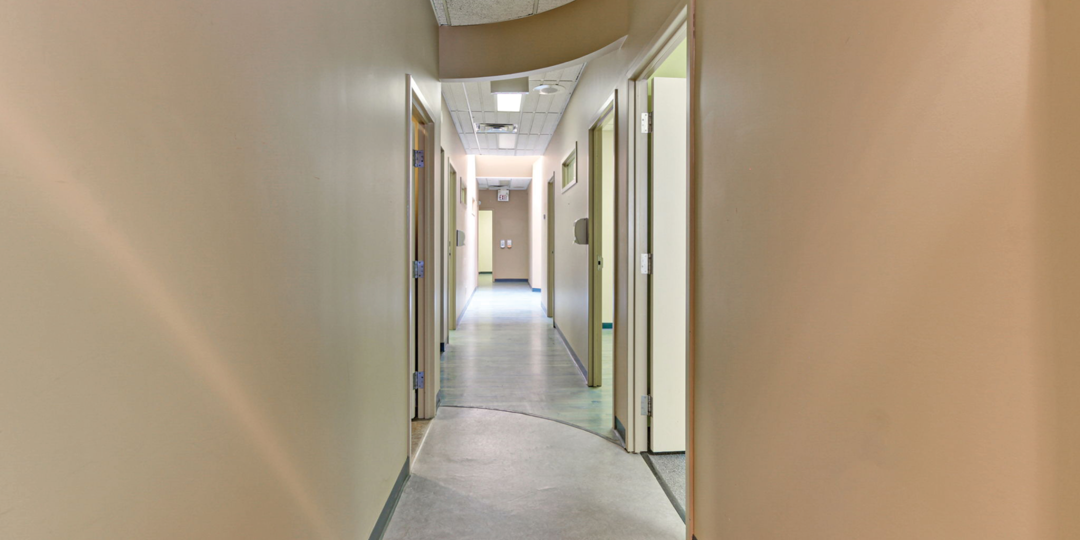 40 Lindsay Street S Hallway 
