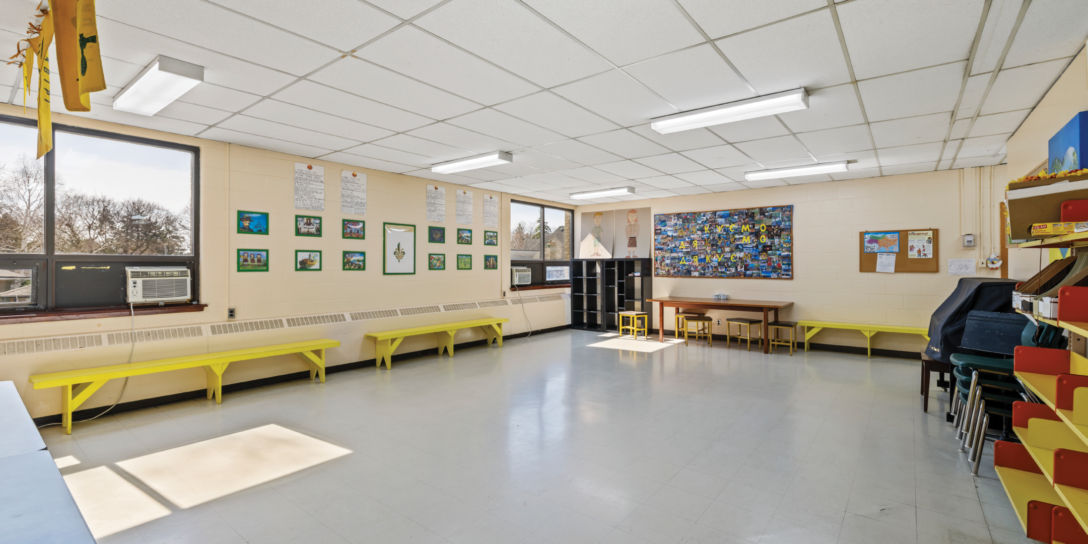 516 The Kingsway classroom with lots of natural lights