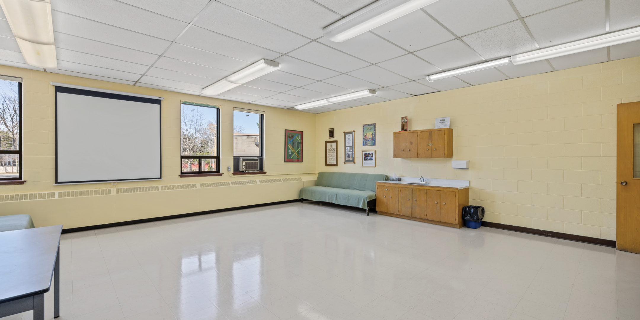 516 The Kingsway classroom with lots of natural lights