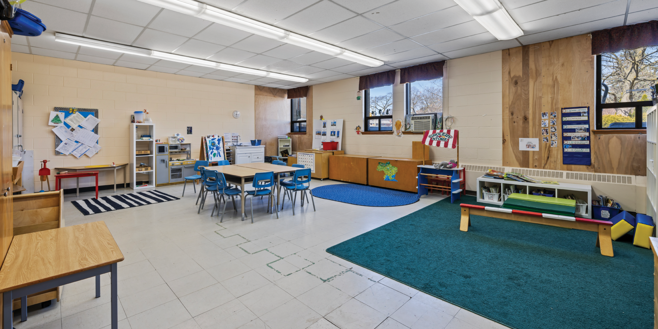 516 The Kingsway classroom with lots of natural lights