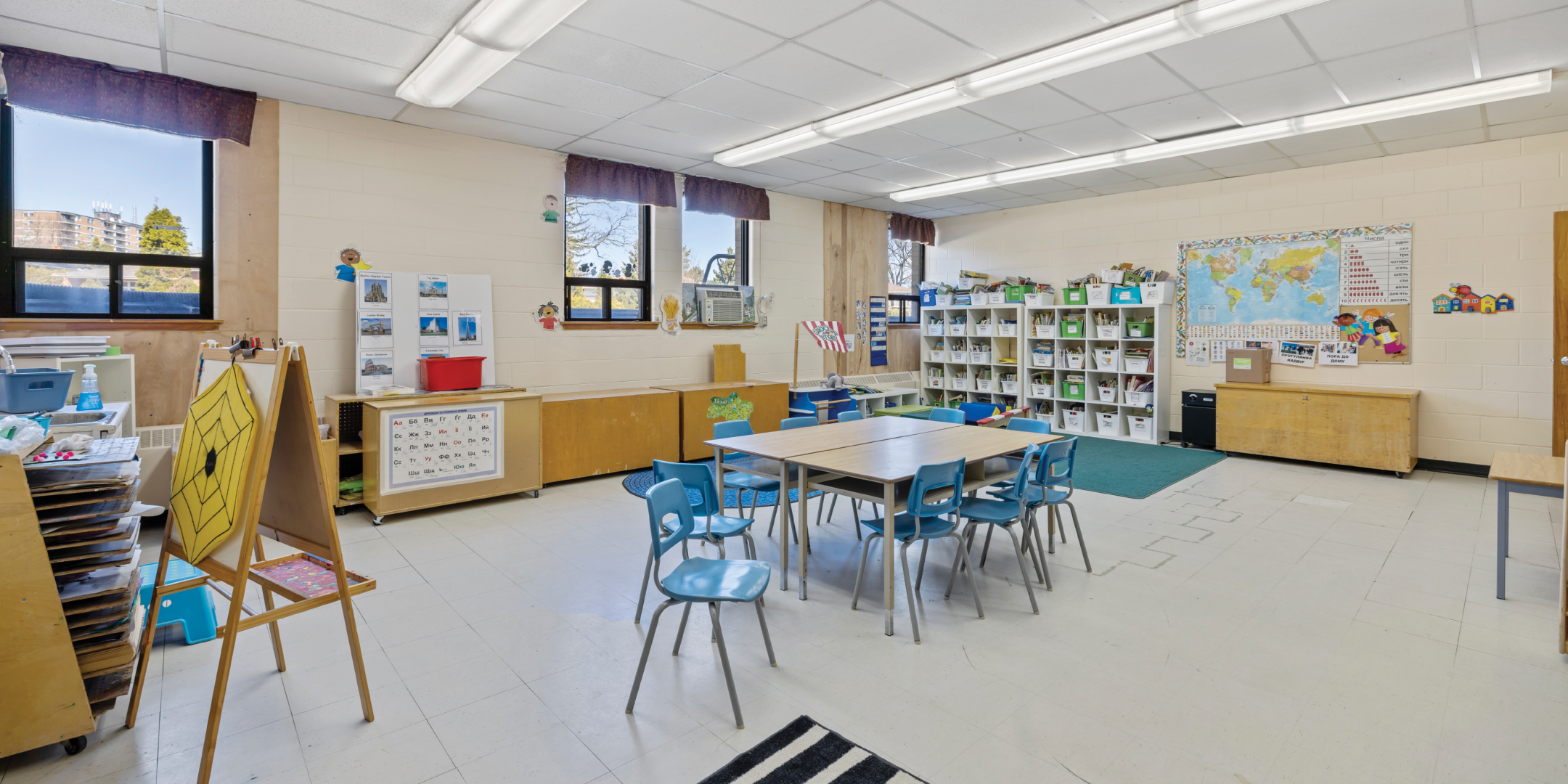 516 The Kingsway classroom with lots of natural lights