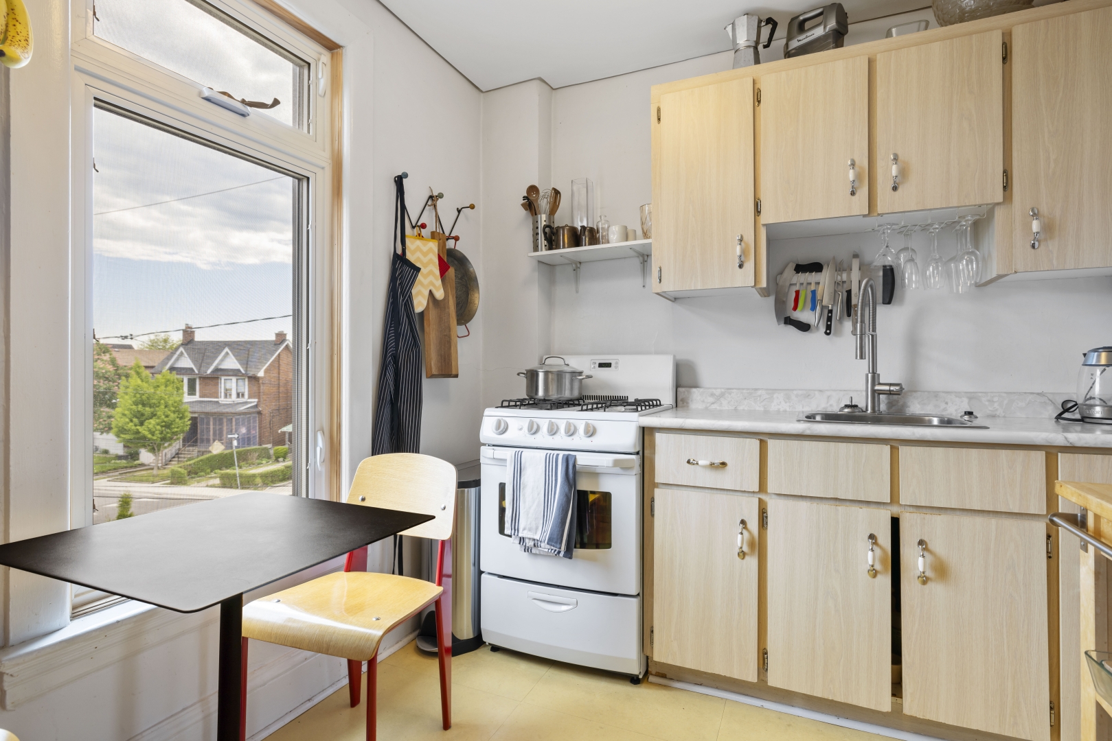 1157 Davenport Road full-piece kitchen with a window on the side