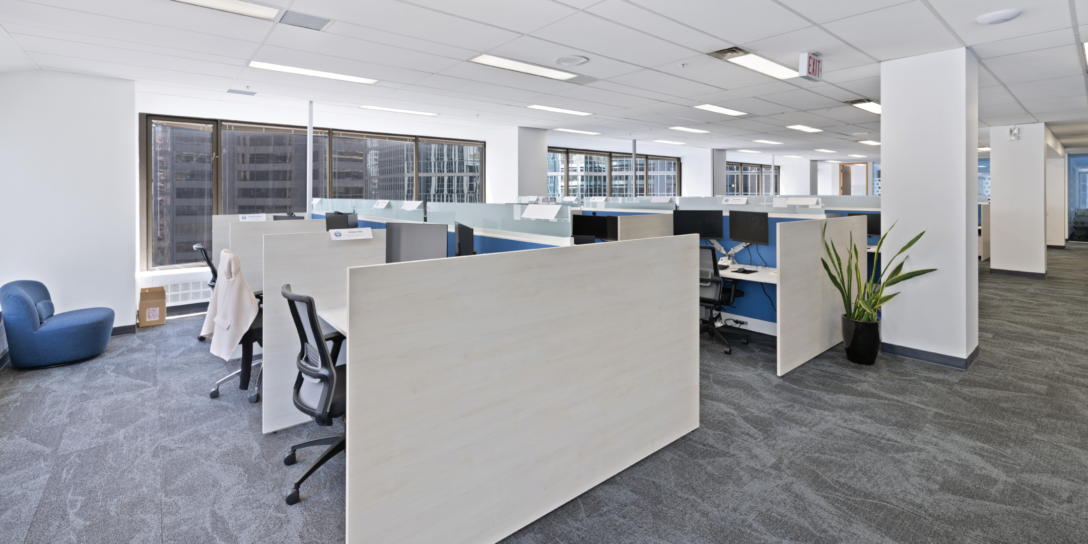 141 Adelaide Street W Suite 900 cubicles