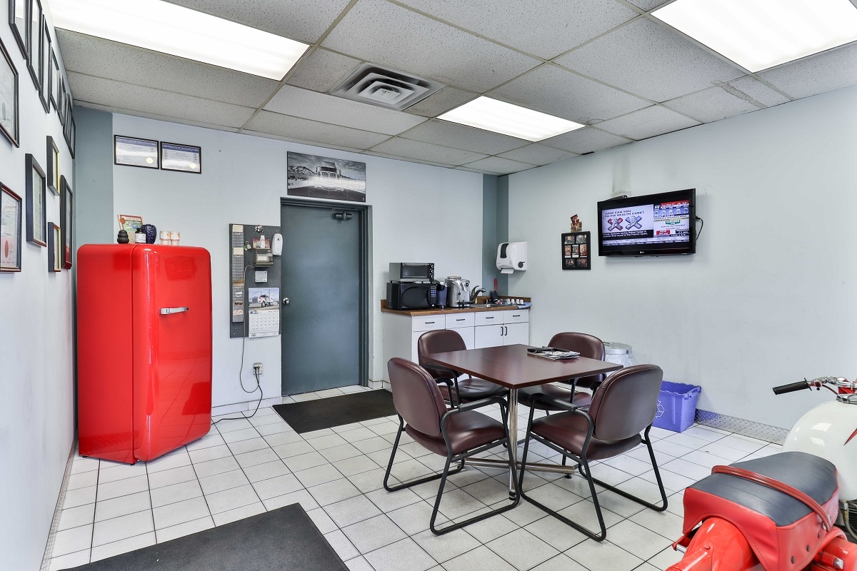 1828 Drew Road Kitchen