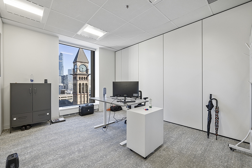 390 Bay Street office with amazing view outside