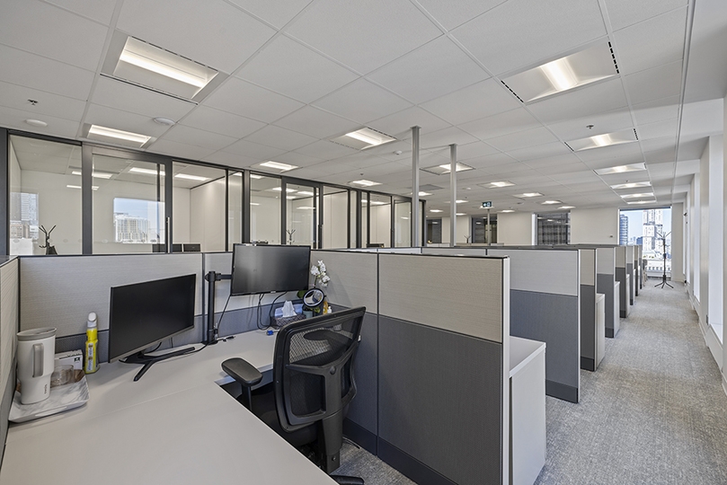 390 Bay Street work stations