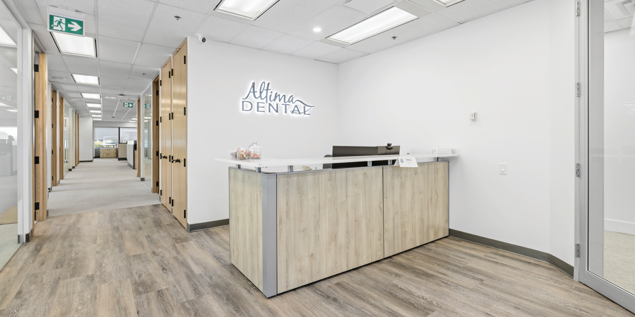 4881 Yonge front desk 