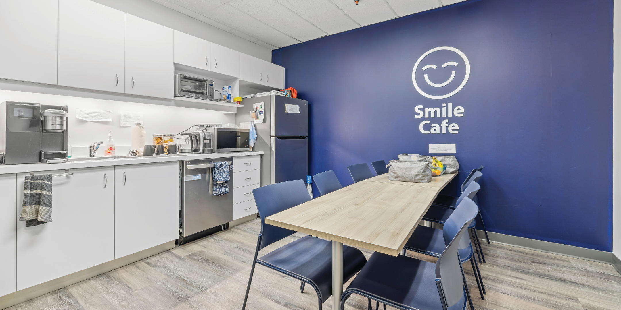 4881 Yonge smile cafe